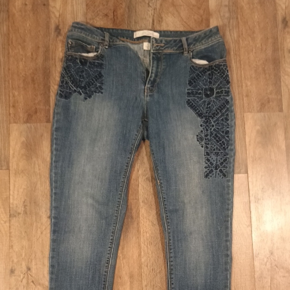 Elegant Blue Skinny Jeans with Lace Accents